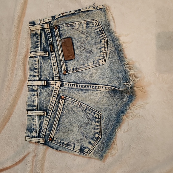 Vintage Wrangler acid wash distressed jean shorts - Picture 5 of 8
